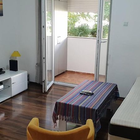 Yellow Apartment, Central 포드고리차 외부 사진